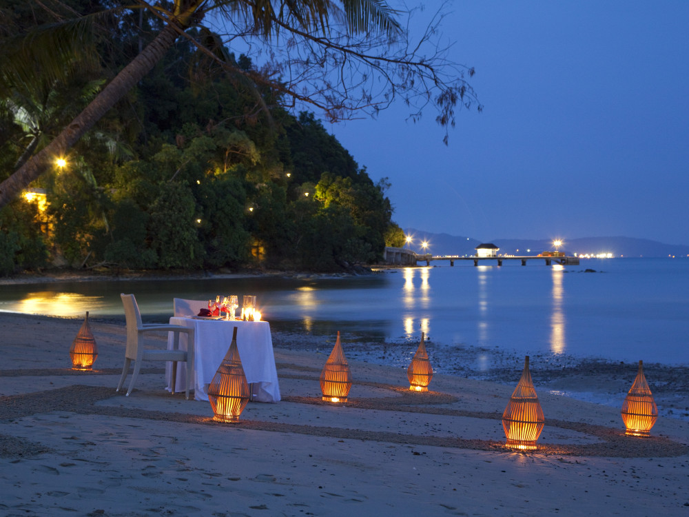 Uitzicht strand in de avond, Borneo - Undiscovered.nl