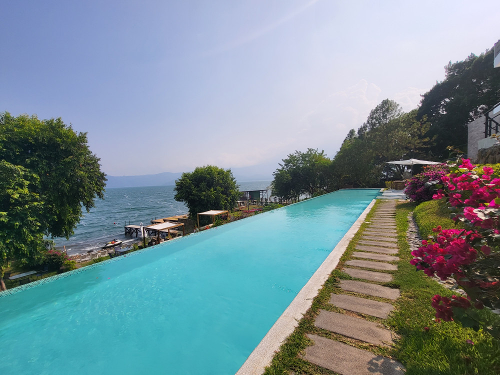 Cardedeu Hotel, El Salvador - Undiscovered.nl