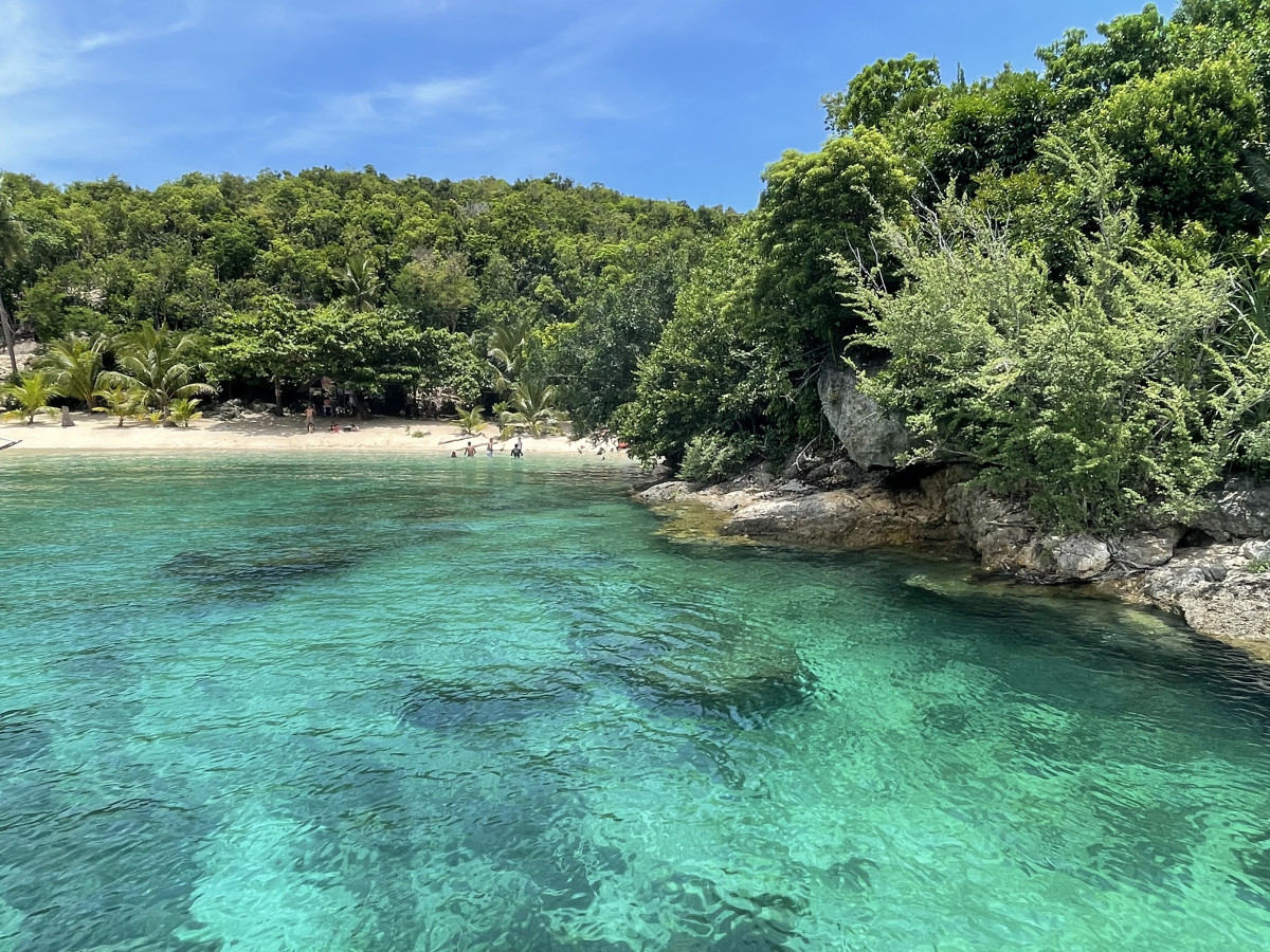 Strand, zee, Ticao Island, Filipijnen - Undiscovered.nl