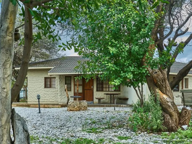 Okaukuejo Camp Bush Chalet Etosha Namibië - Undiscovered.nl
