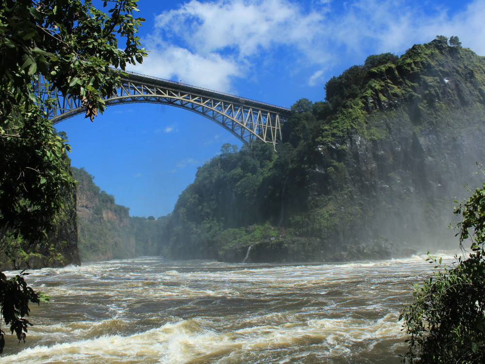 Brug over Victoria Falls - Undiscovered.nl