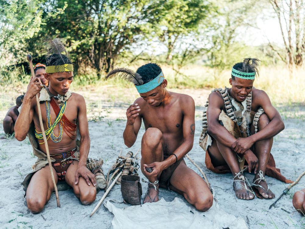 Bosjesmannen in Botswana - Undiscovered.nl