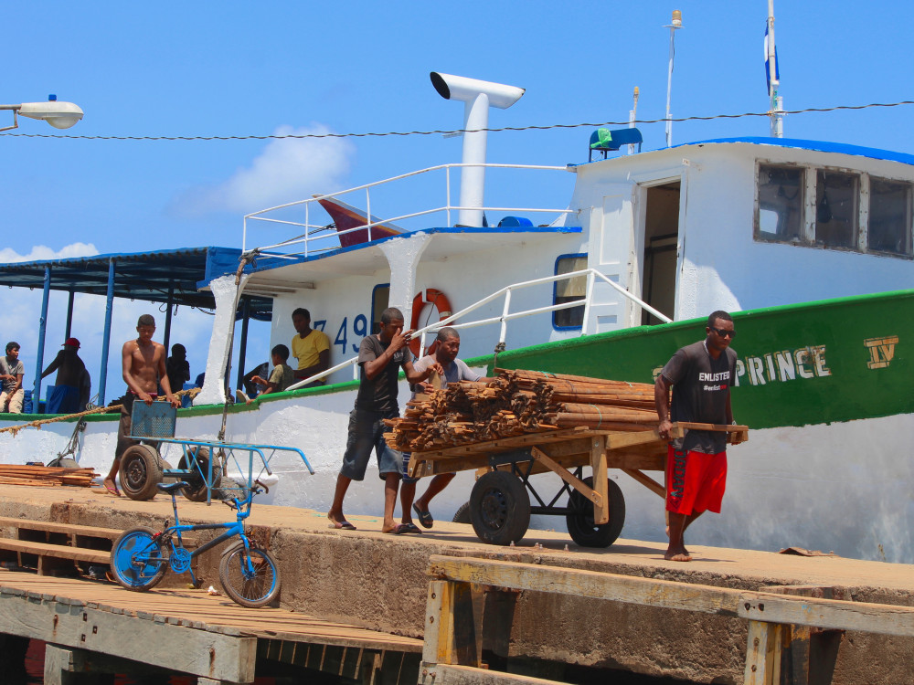 Lokale bevolking op een boot, Nicaragua - Undiscovered.nl