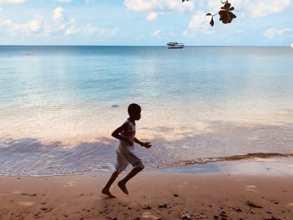 Jongetje op het strand in Nicaragua - Undiscovered.nl
