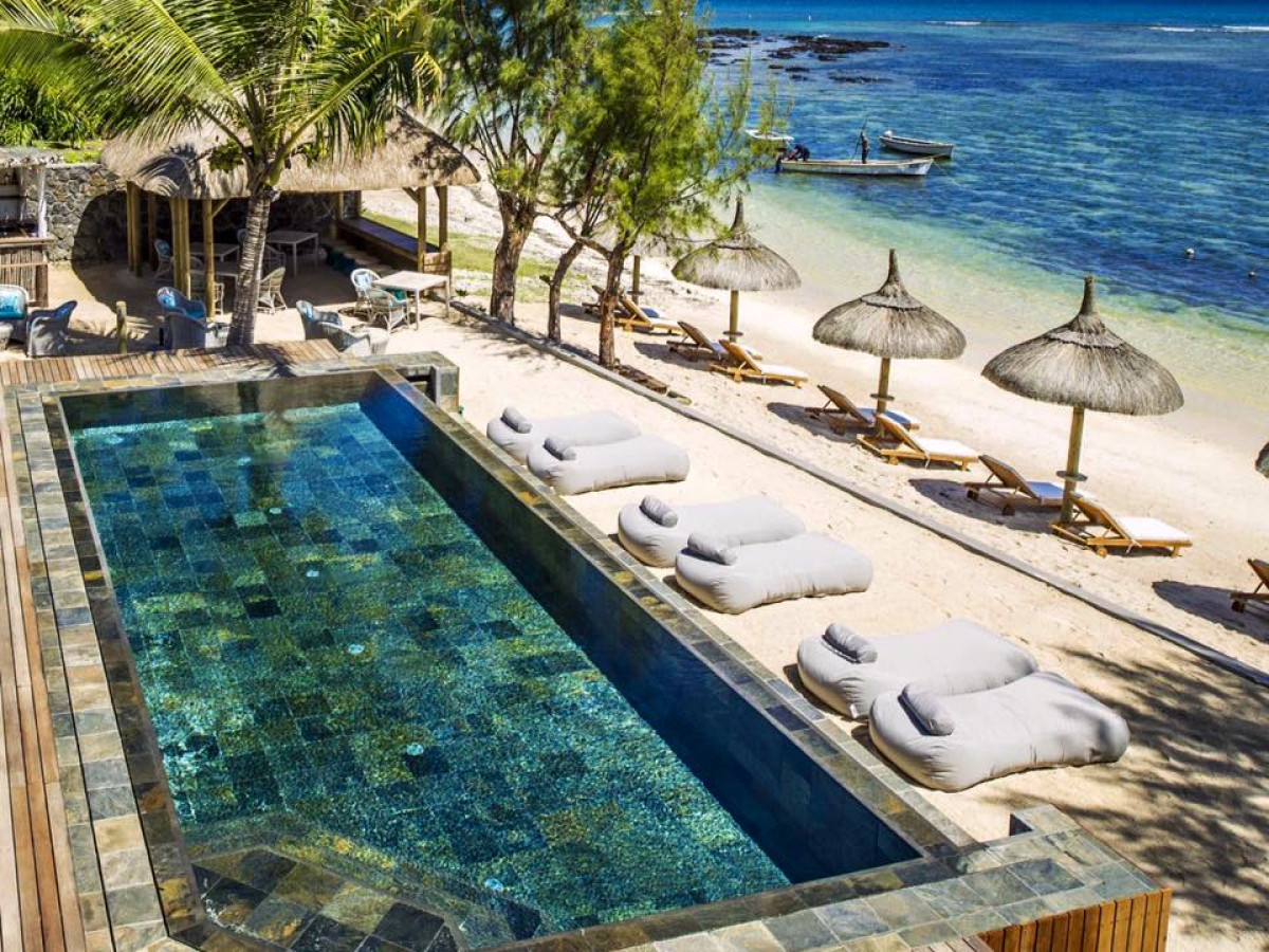 Zwembad bij accommodatie in Mauritius - Undiscovered.nl