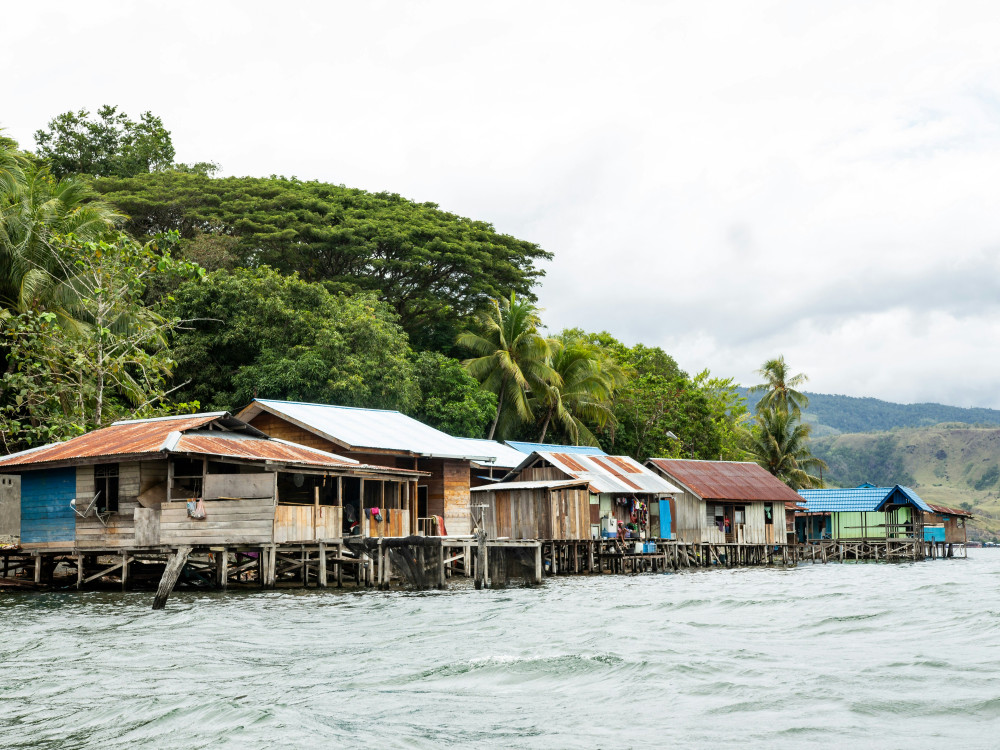 Huizen op palen in West-Papoea, Oost-Indonesië - Undiscovered.nl