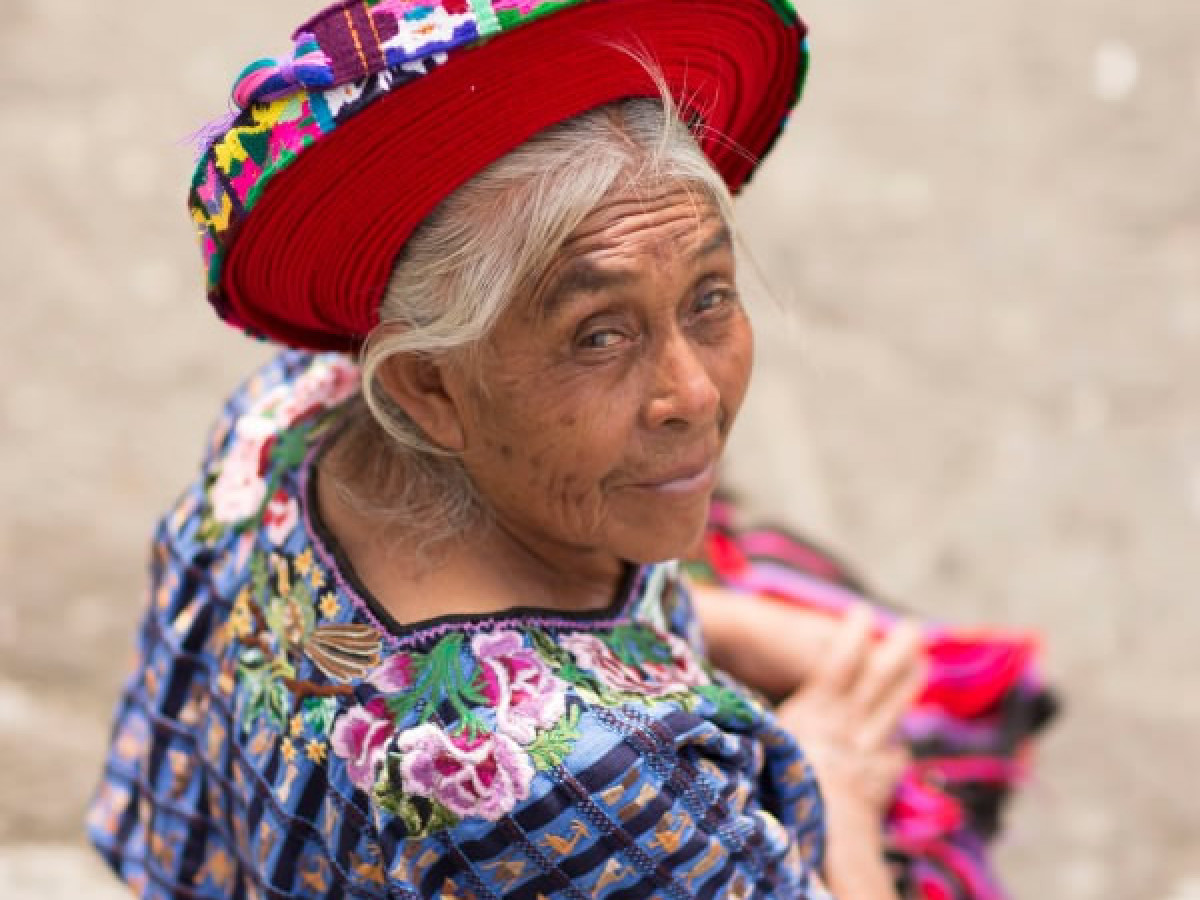 Vrouw in Lake Atitlan Guatemala - Undiscovered.nl