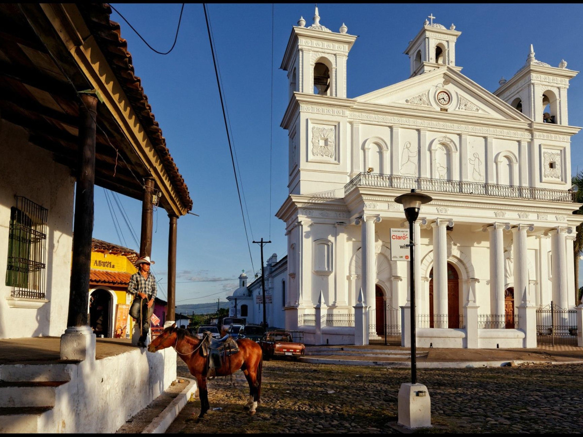 Iglesia Santa Lucia in Suchitoto El Salvador - Undiscovered.nl