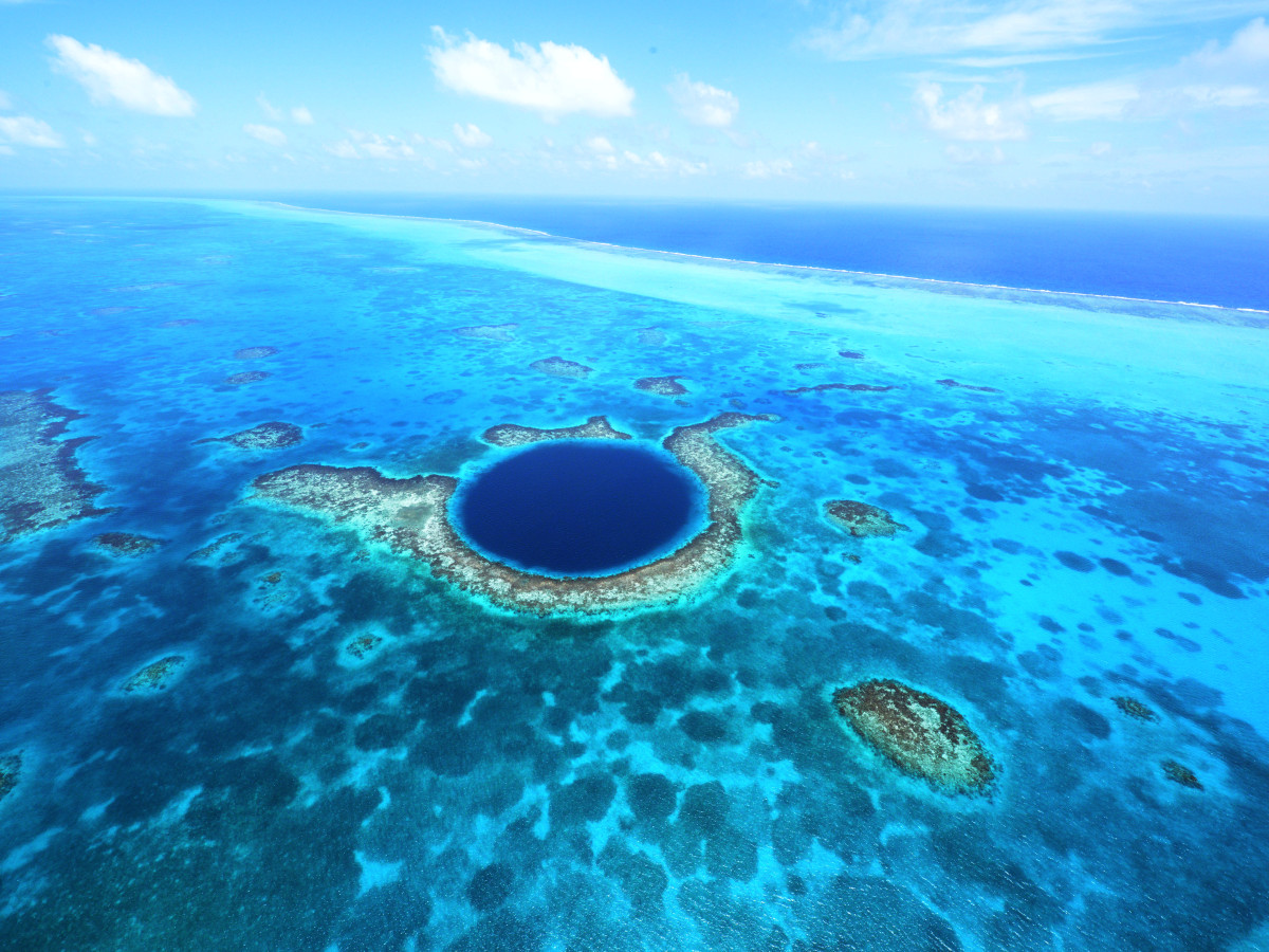 Blue Hole Ambergris Caye Belize - Undiscovered.nl