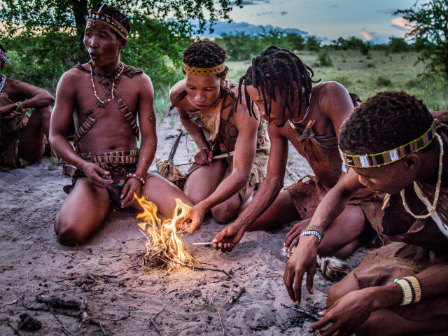 Bosjesmannen in Botswana - Undiscovered.nl