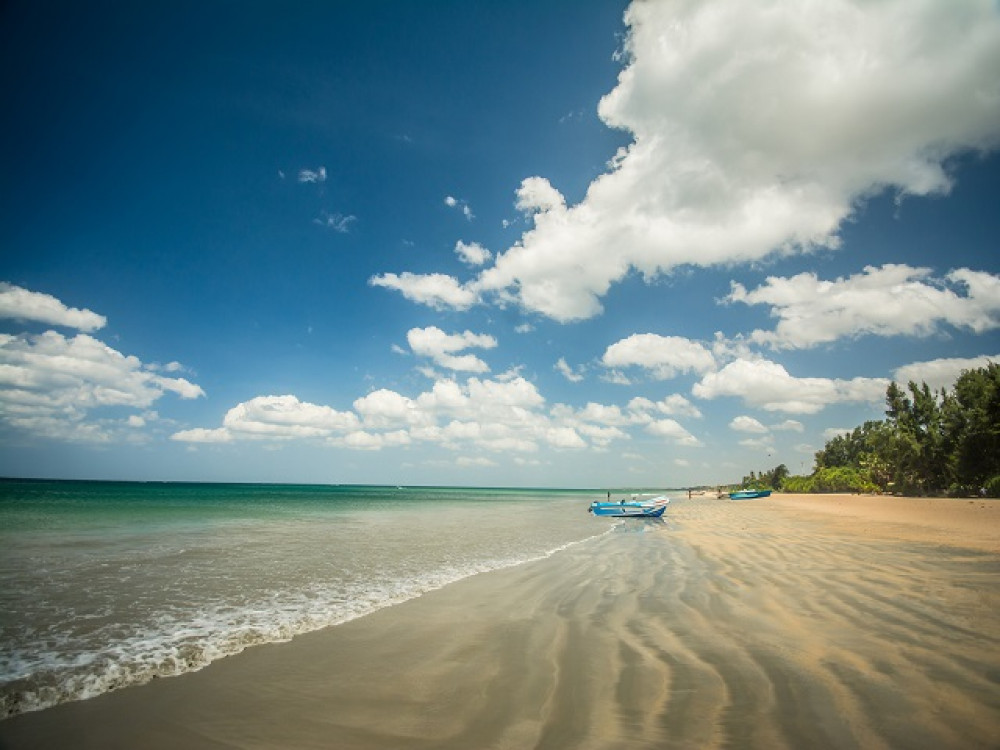 Catamaran Strand Trincomalee, Sri Lanka - Undiscovered.nl