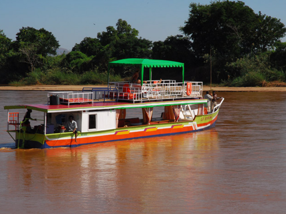 Chaland motorboot in Madagascar - Undiscovered.nl