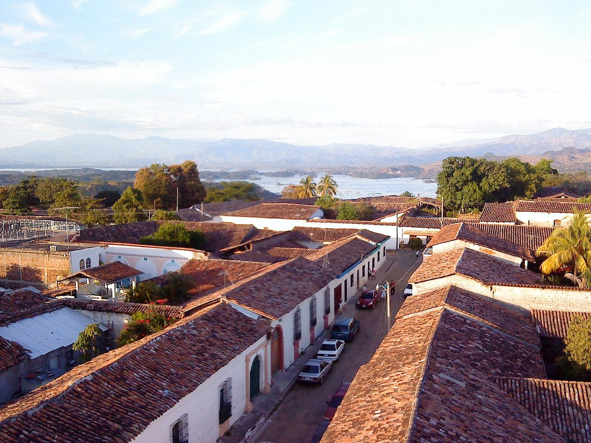 Suchitoto en Suchitlan Lake in El Salvador - Undiscovered.nl