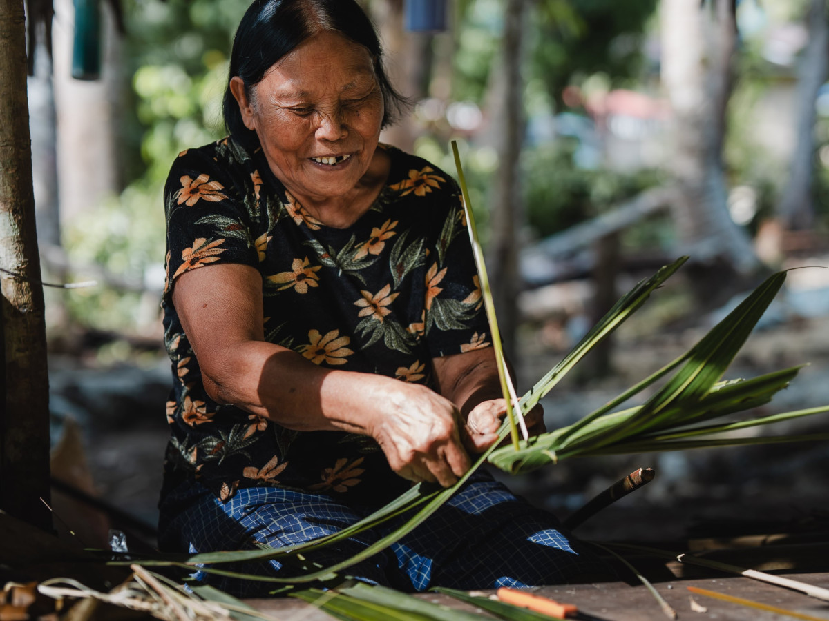 Local vlecht bladeren op Bohol, Filipijnen - Undiscovered.nl