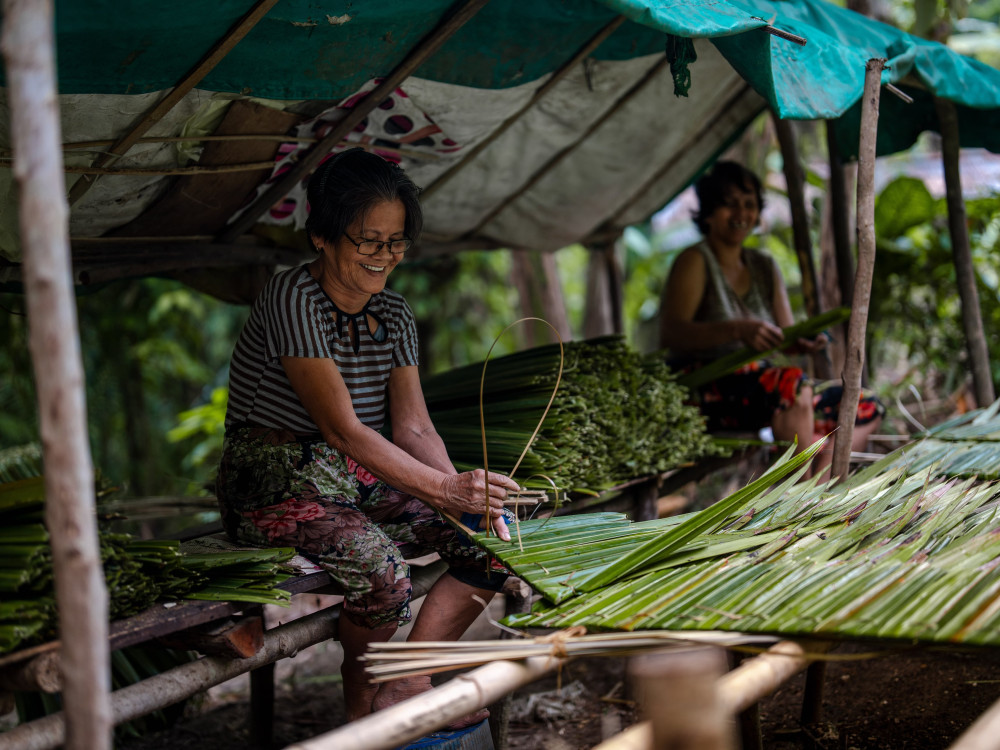 Local vlecht bladeren op Bohol, Filipijnen - Undiscovered.nl