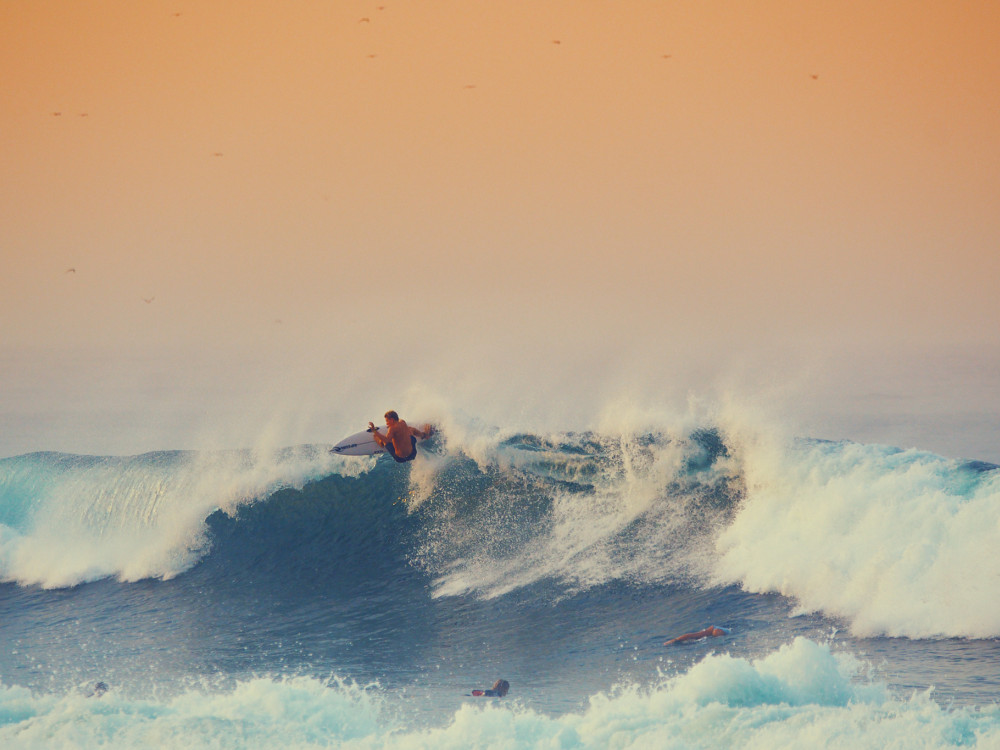 Surfer in El Salvador - Undiscovered.nl