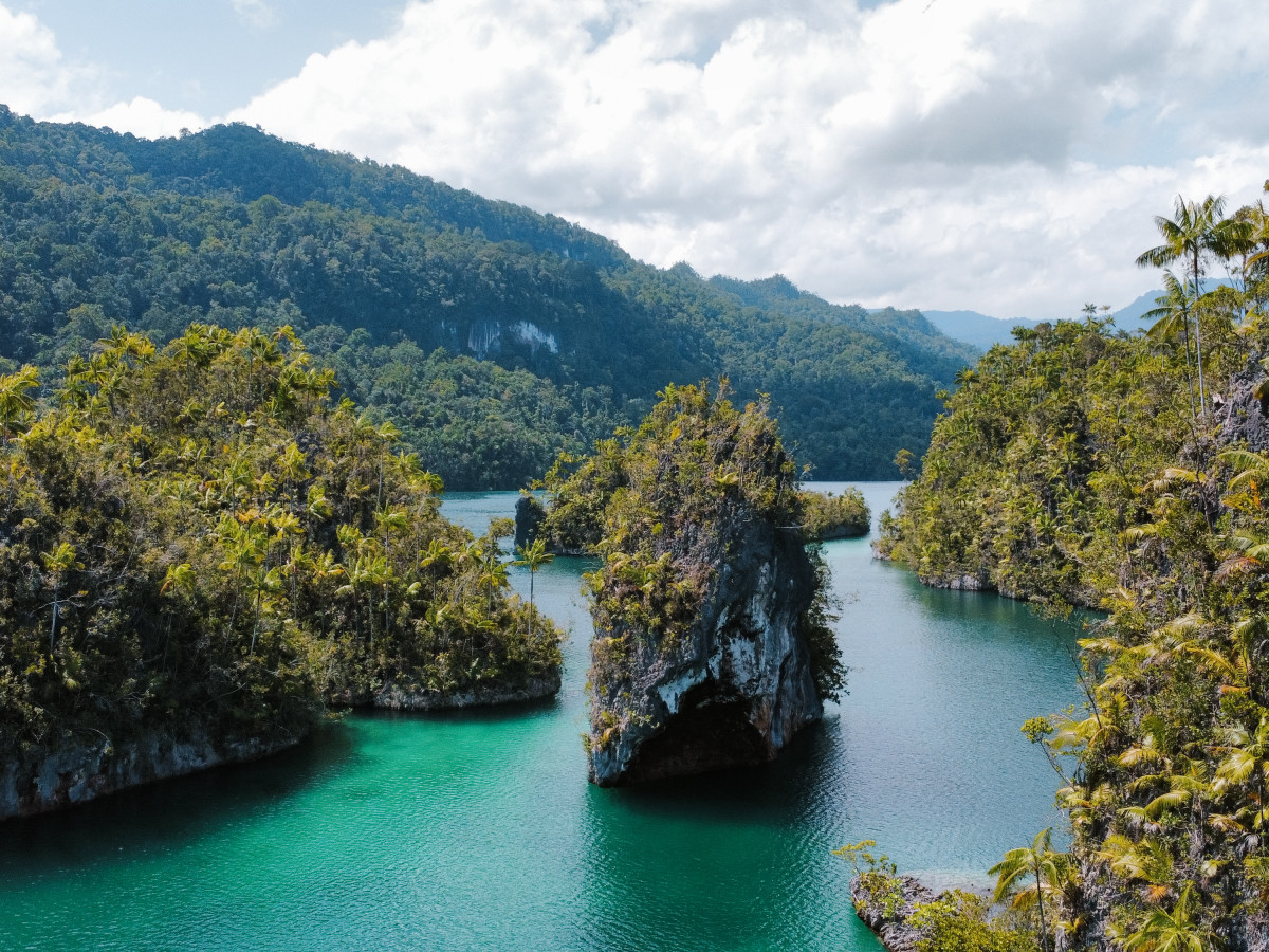 Karst Islands in Triton Bay, Oost-Indonesië - Undiscovered.nl