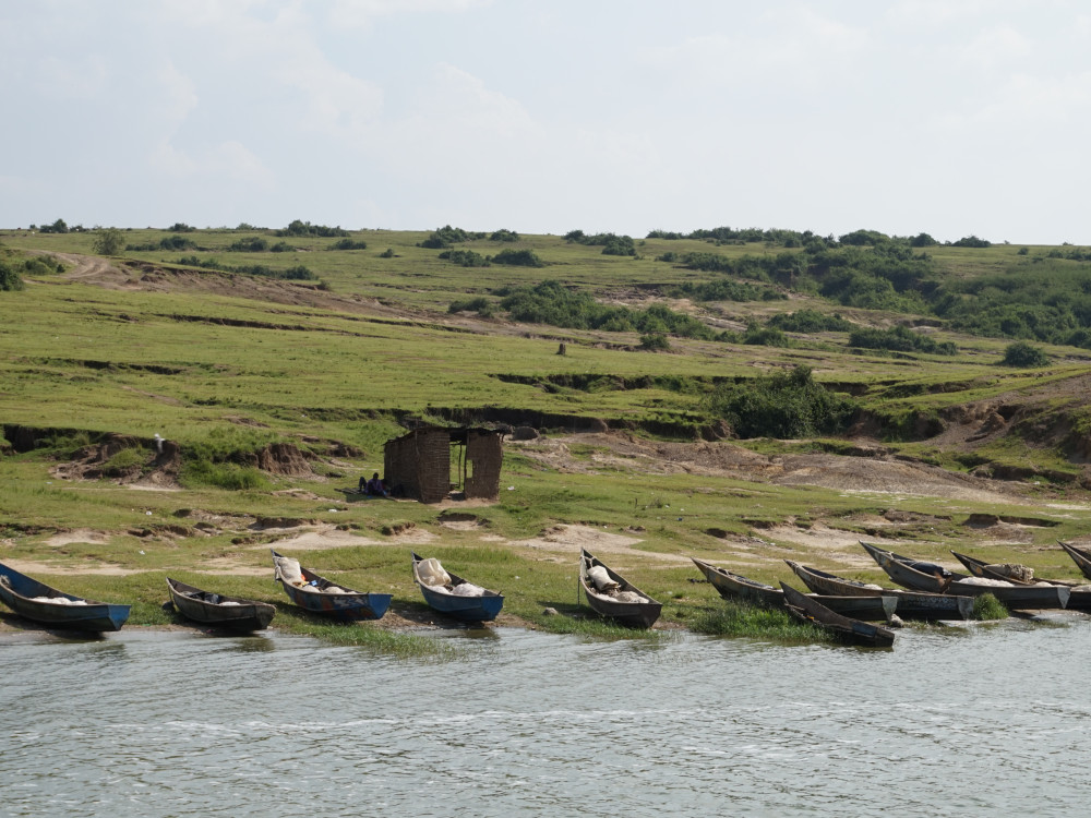 Natuurlandschap met bootjes in Oeganda - Undiscovered.nl