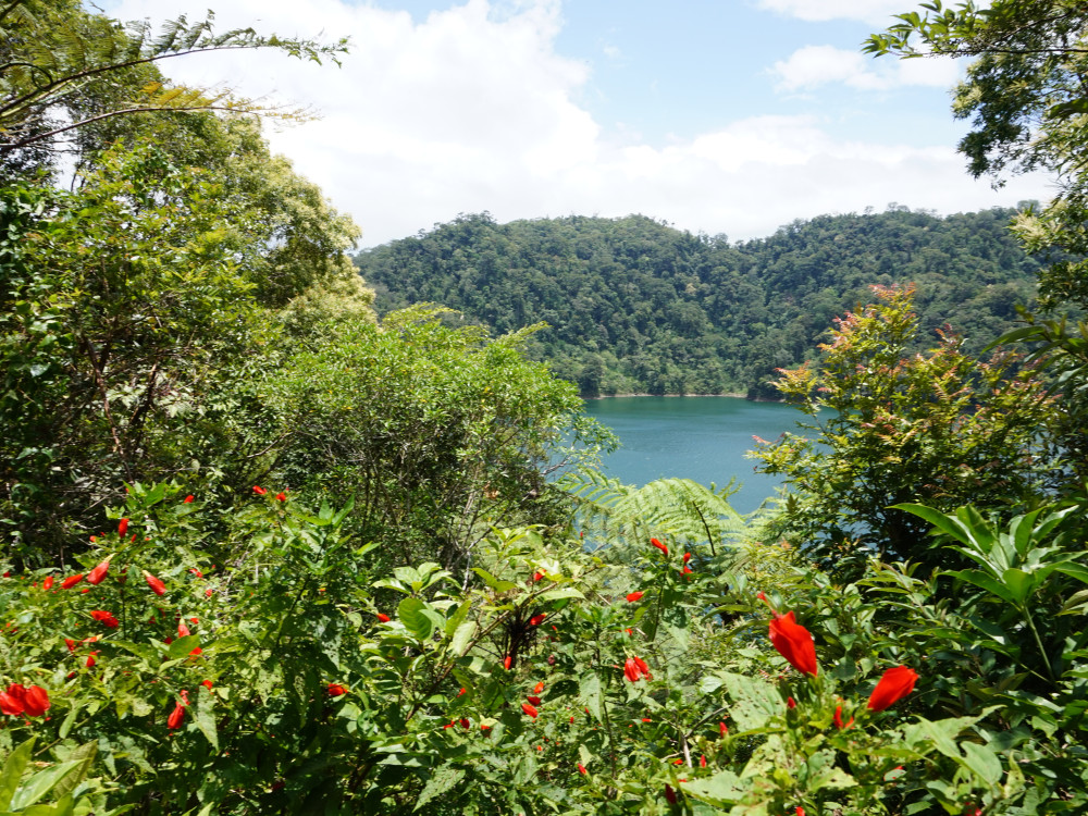 twin lakes negros filipijnen - Undiscovered.nl