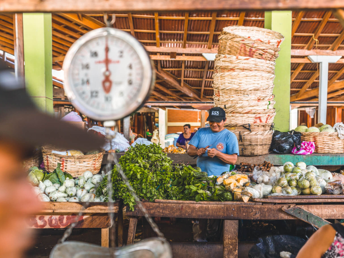 Lokale bevolking op de markt bij Granada, Nicaragua - Undiscovered