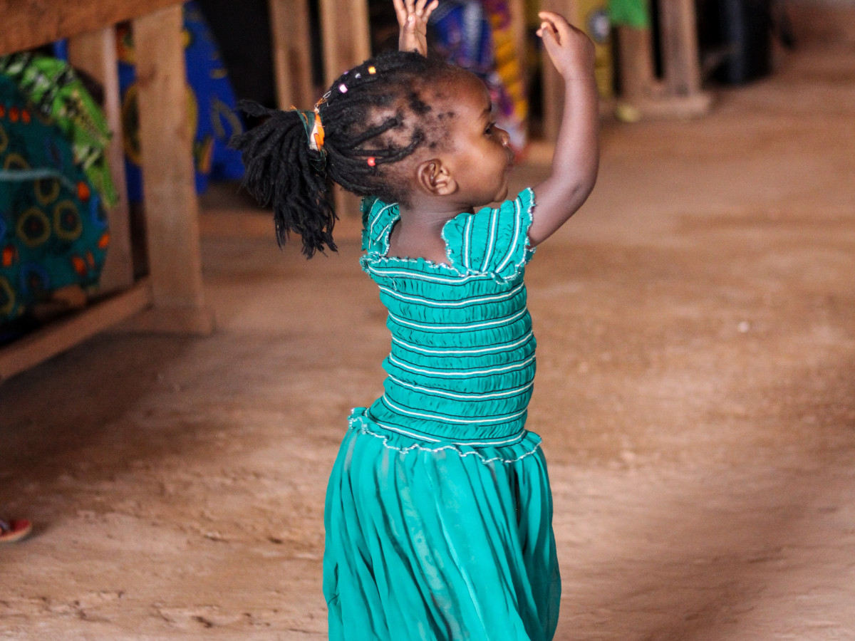 Dansend meisje in Rwanda - Undiscovered.nl