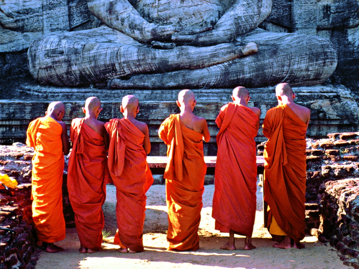 Monniken in Sri Lanka - Undiscovered.nl