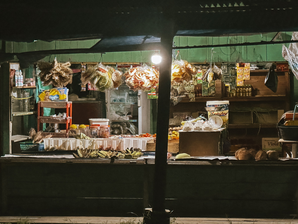 Kiosk in Kaimana, West-Papoea - Undiscoverd.nl