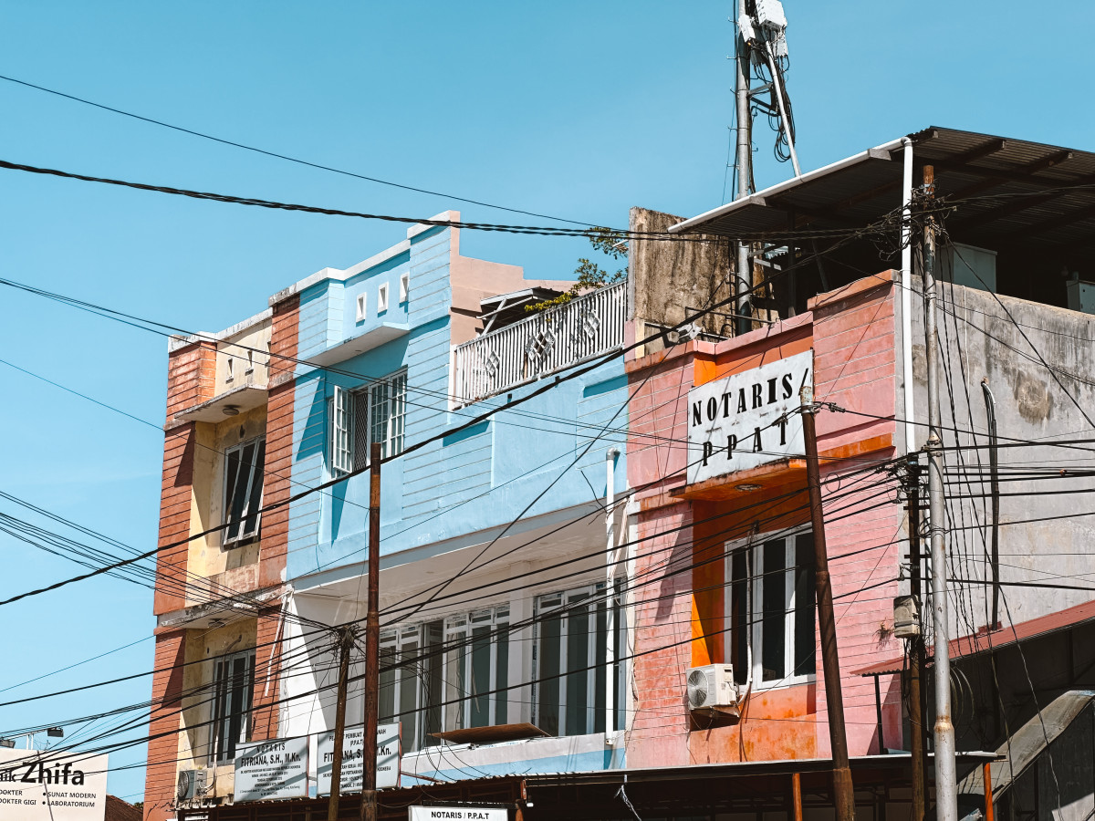Gebouwen in Sorong, West-Papoea - Undiscovered.nl