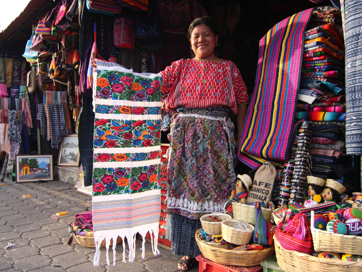 Lake Atitlan markt Guatemala - Undiscovered.nl