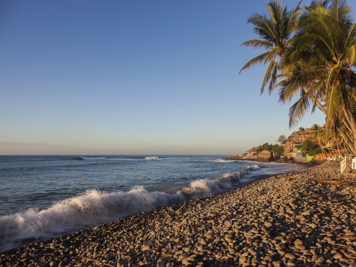 El Tunco strand in El Salvador - Undiscovered.nl