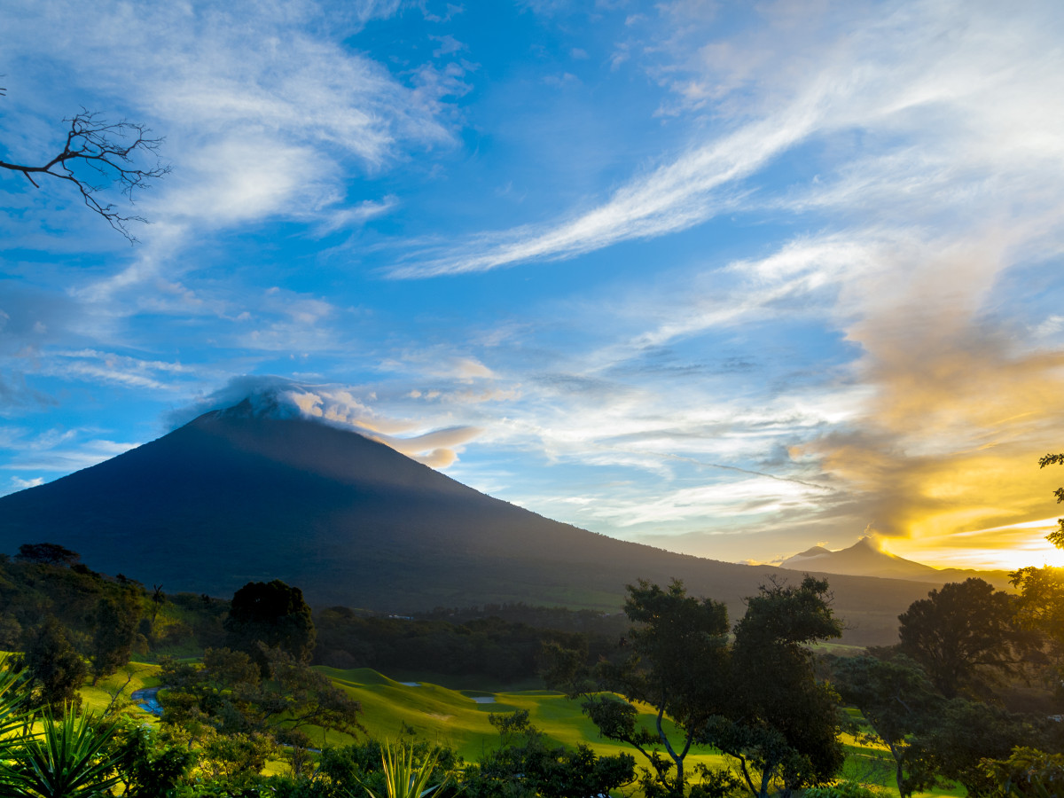 Uitzicht op vulkaan, Guatemala - Undiscovered.nl