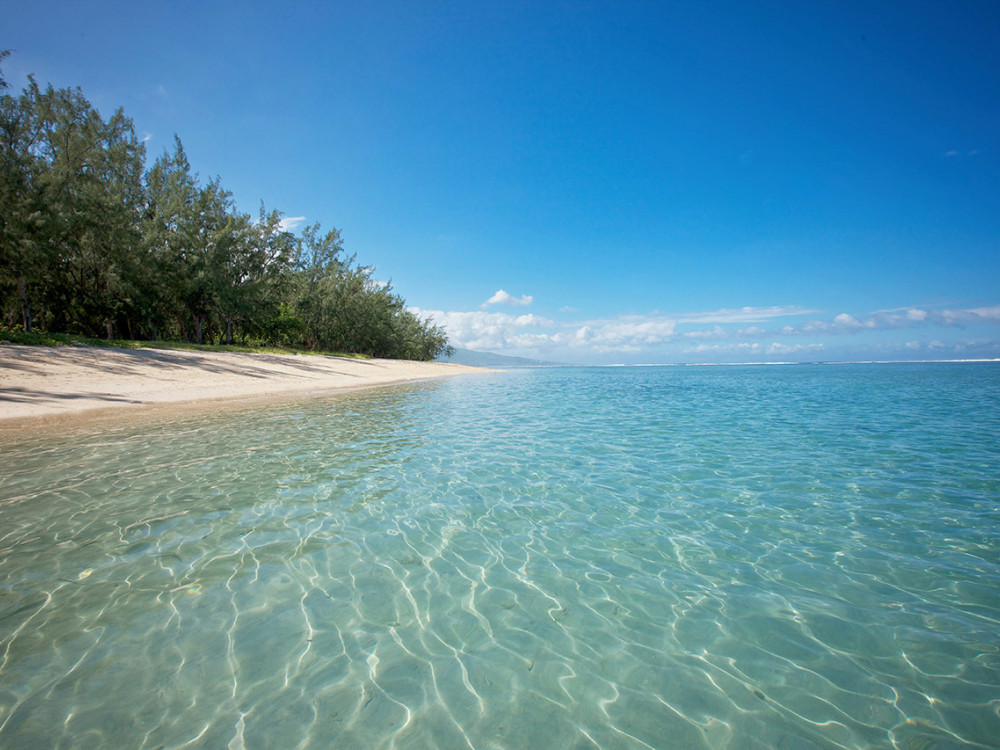 Helderblauwe zee in Réunion - Undiscovered.nl