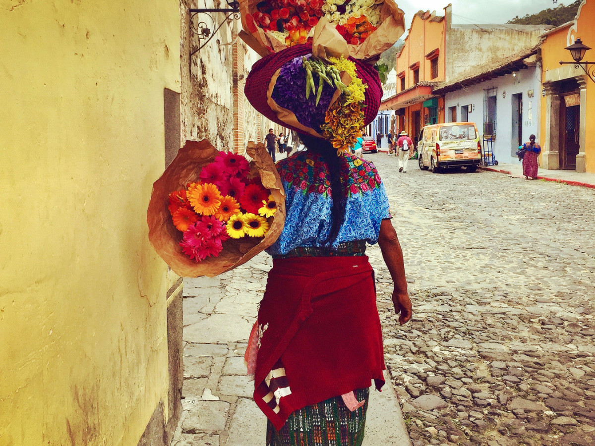 Maya vrouw in Antigua, Guatemala - Undiscovered.nl