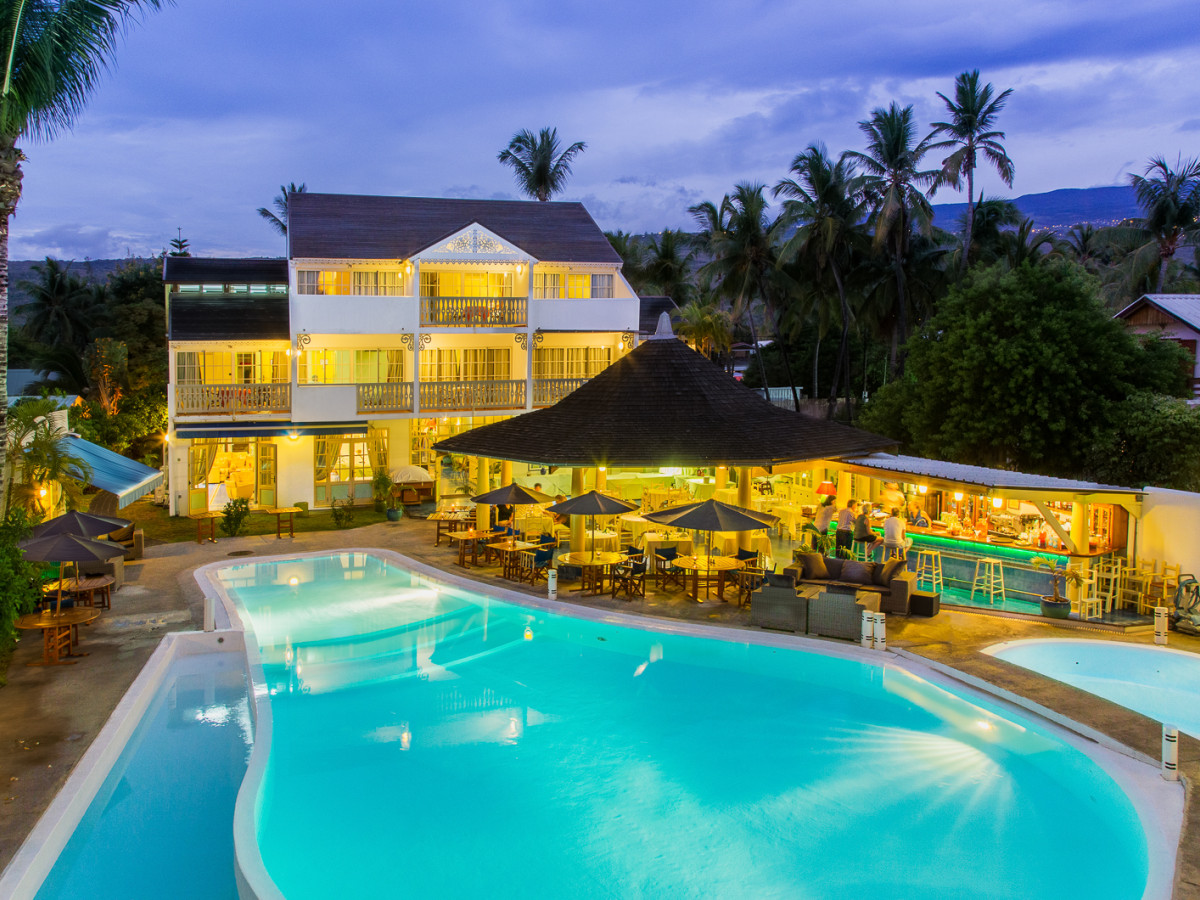 Zwembad Le Nautile beach Hotel, Réunion - Undiscovered.nl