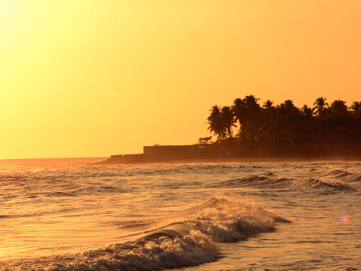 Zonsondergang bij Playa Punta Roca, El Salvador - Undiscovered.nl