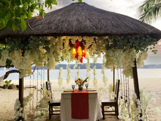 Privé diner op het strand bij Discovery Coron, Dimakya Island - Undiscovered.nl