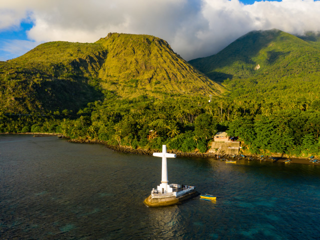 Sunken Cemetary, Camiguin, Filipijnen - Undiscovered.nl