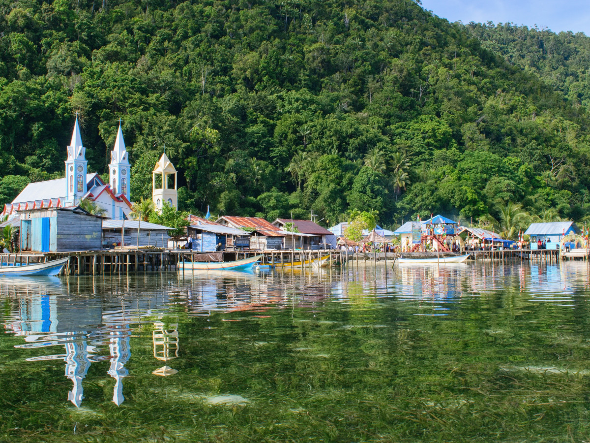 Lokaal dorp op Manusar in Raja Ampat, Oost-Indonesië - Undiscovered.nl