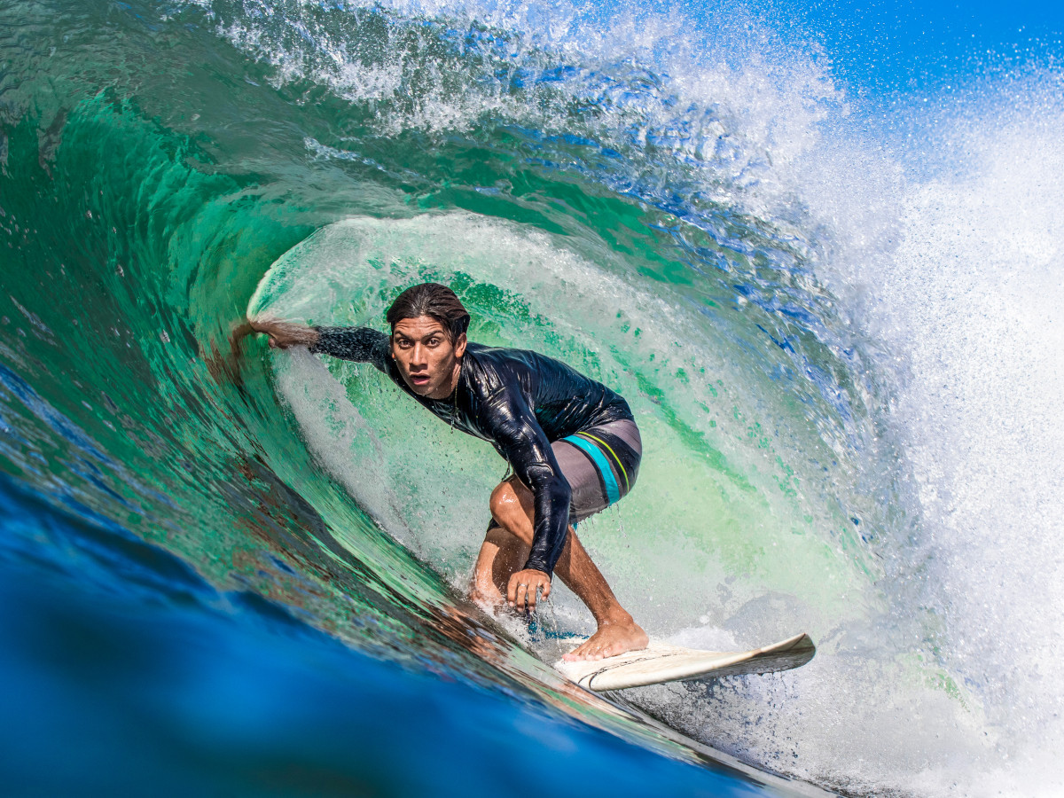 Surfer in Playa Pacifico Nicaragua - Undiscovered.nl