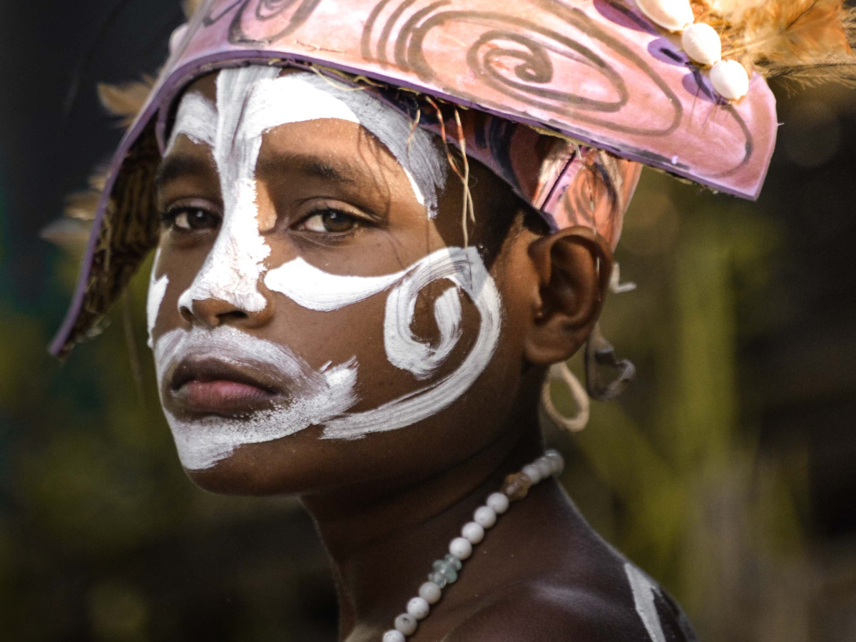 Traditional dance op Arborek door Iris Uijttewaal - Undiscovered.nl
