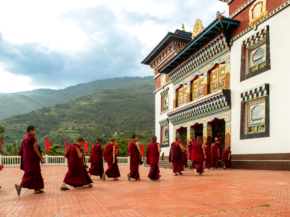 Monniken klooster Trashigang Bhutan - Undiscovered.nl
