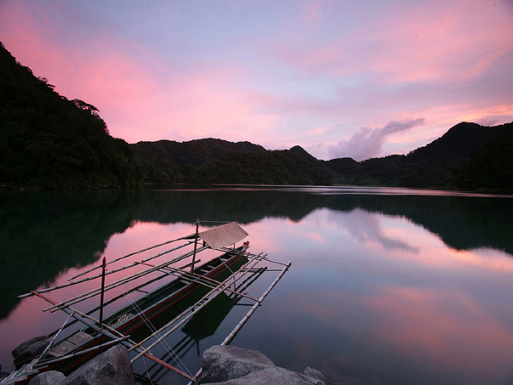twin lakes negros filipijnen - Undiscovered.nl